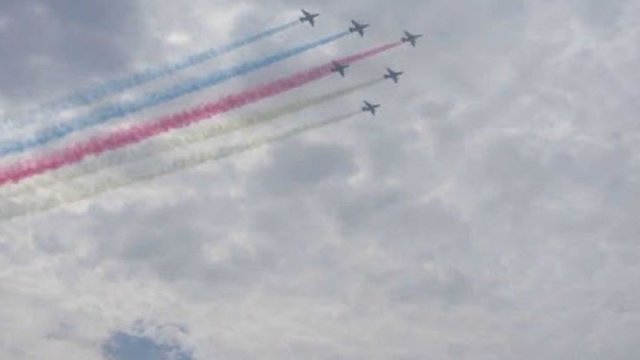 Təyyarə və helikopterlər Bakı səmasında uçuş keçirir - Parada hazırlıq (VİDEO)