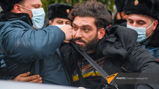 Yerevanda Paşinyanın istefasını tələb edən aksiyaçılar saxlanıldı - FOTOLAR