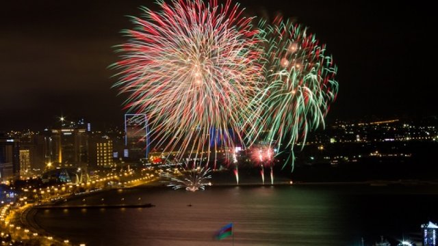 Bu axşam Bakıda atəşfəşanlıq olacaq - Zəfər paradının davamı...