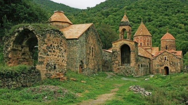 Ermənistan Xudavəngin eksponatlarıyla sərgi keçirir - Nazirlikdən bəyanat