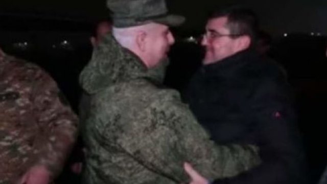 Muradovla Araikin müzakirələrə səbəb olan qucaqlaşması...