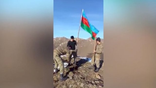 Laçının ən hündür nöqtəsinə şanlı bayrağımız sancıldı - VİDEO