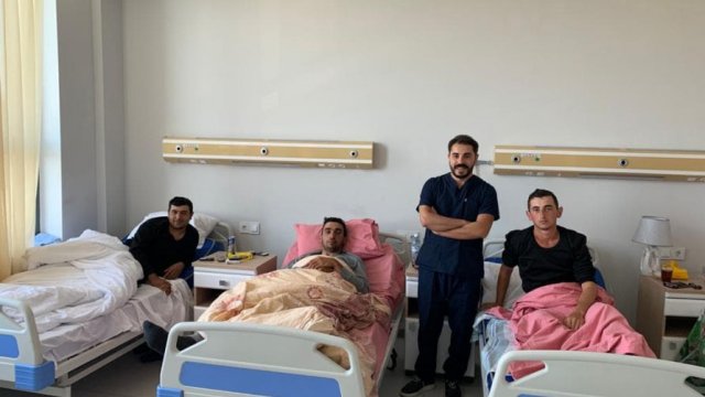 Döyüş bölgəsində yaralı əsgərlərin ümid yerinə çevrilən həkim-cərrah - FOTO