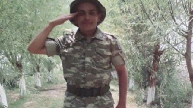 Fəxrlə deyirdi ki, onda Mübariz İbrahimovun silahından var - Şəhid anası