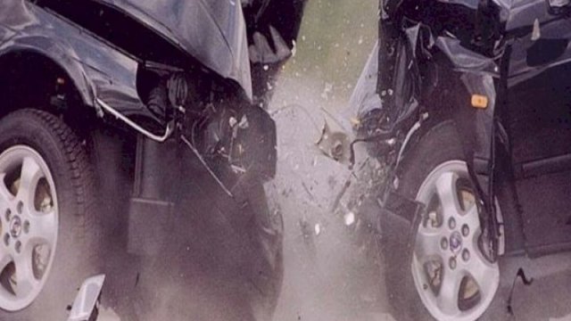 Ordubadda faciə: “Mercedes”lə “VAZ” toqquşdu, ata və oğlu öldü