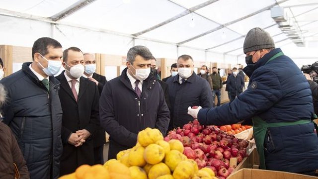 Nazir və səfir Bakıda yarmarkada - FOTO