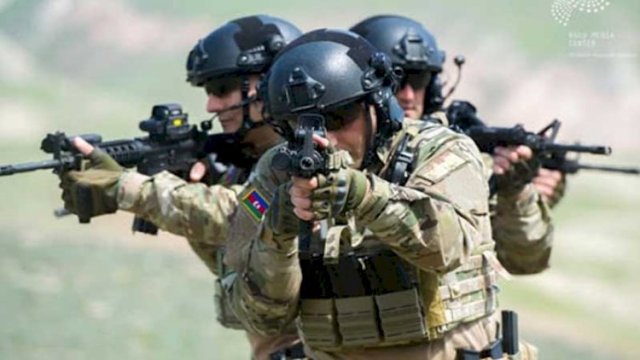 Hərbçilərimiz evə girəndə gizlənmiş ermənilərlə üz-üzə gəldilər - VİDEO