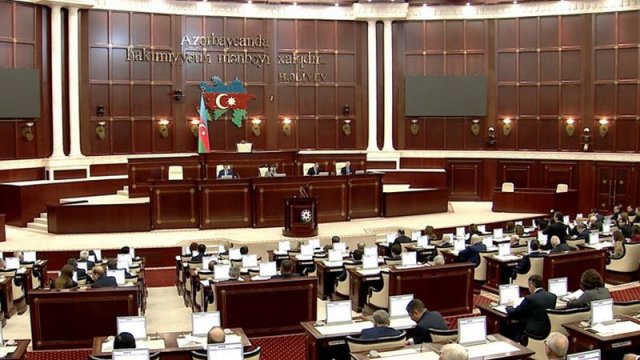 Parlamentin iclası başladı: gələn ilin büdcə zərfi müzakirə edilir