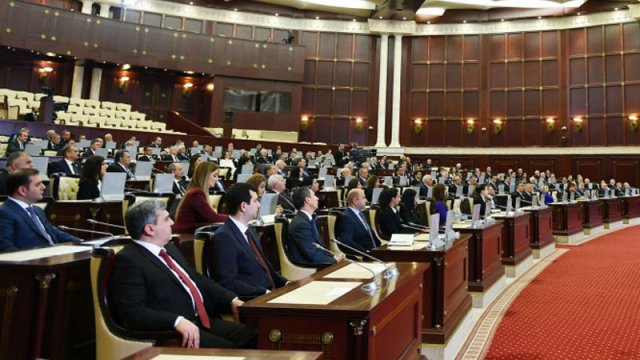 Deputatların maaşları üçün 5 milyon manat ayrıldı