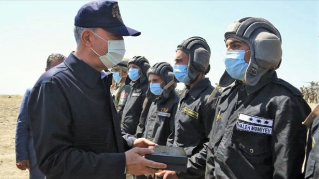 Baş leytenant, Hulusi Akara söz verdi, torpaqları azad etdi və şəhid oldu - Bir fotonun tarixçəsi