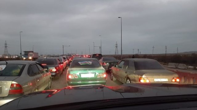 Bakı-Ələt yolunda böyük tıxac yaranıb - FOTO