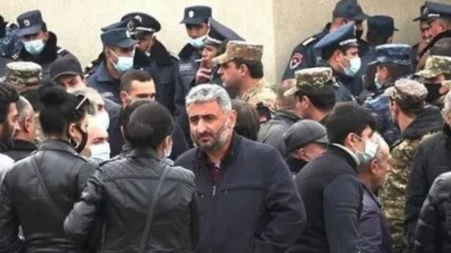 İtkin düşmüş erməni hərbçilərinin yaxınları yenidən aksiya keçirir