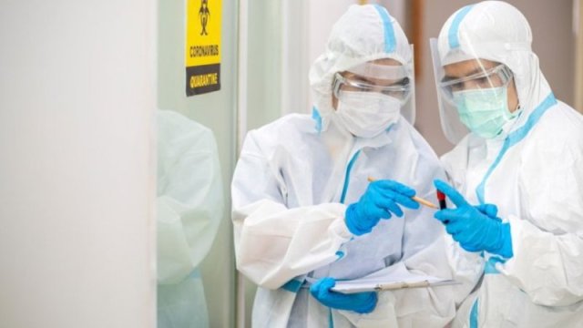 Koronavirusa görə tibb işçilərinin maaşlarına əlavənin müddəti uzadıldı