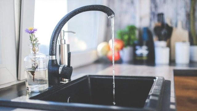 Bakıda magistral su kəmərində qəza: bəzi ərazilərə su verilişi dayandı