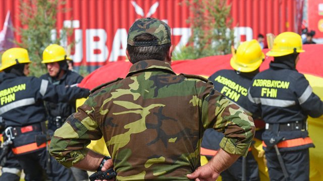 Bakıda yanğın: sakinlər təxliyə edildi