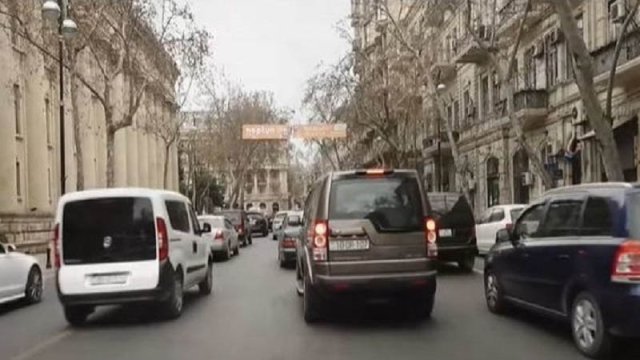 Paytaxt küçələrində postların yaratdığı dəhşətli tıxac - VİDEO