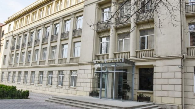 Tələbələrin köçürülməsinə başlanılır