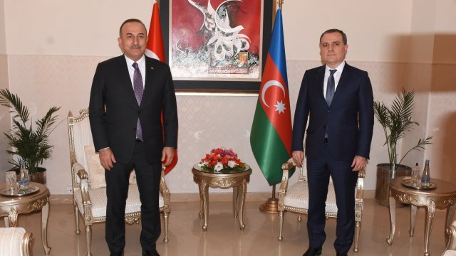 Ceyhun Bayramov Çavuşoğluyla Moskva bəyanatını müzakirə etdi - FOTO