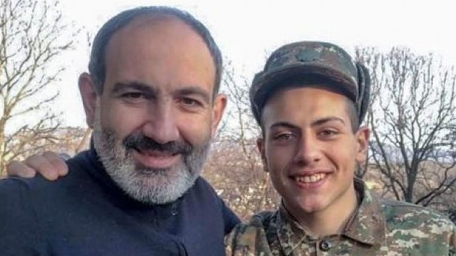 Paşinyanın oğlu Moskvaya qaçdı - VİDEO