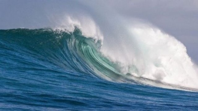 Xəzər dənizində dalğanın hündürlüyü 2,8 metrə çatıb – Faktiki hava