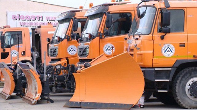 Bakı qara hazırlaşır: 50-dən çox texnika ayrılıb