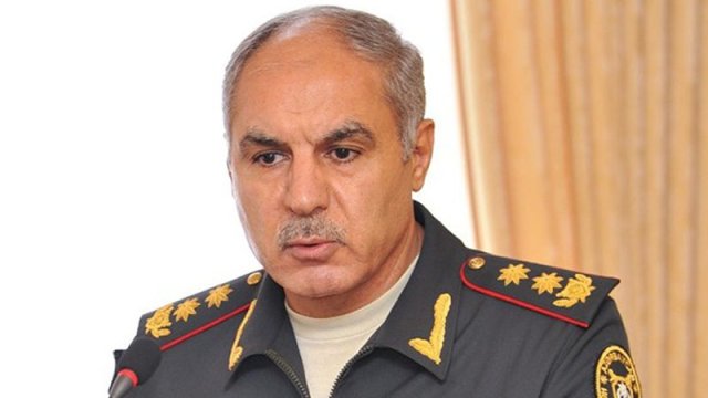 Prezident döyüşən zabitləri təltif edir, Xanlar Vəliyev isə həbsə göndərir