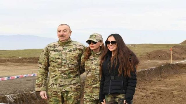 Leyla Əliyevadan valideynlərinin evlilik ildönümü ilə bağlı paylaşım - FOTO