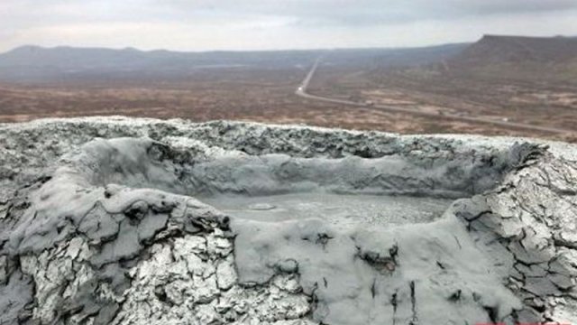 Azərbaycanda vulkanı püskürdü, 3 evə ziyan dəydi - FOTOLAR