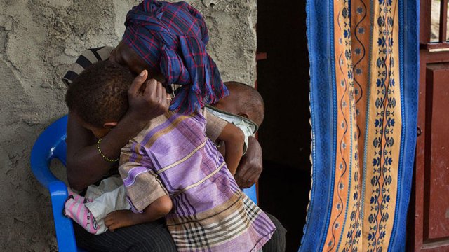 Konqoda sülhməramlıların törətdiyi dəhşətli əməllər: Azyaşlı qızları zorlayır... - FOTOLAR