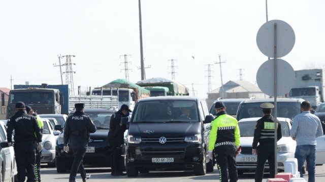 Qadağanın son günündə Ələt postunda tıxac - VİDEO