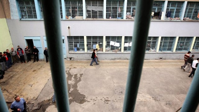 Oğlu şəhid olan məhkumlara icazə verilib - RƏSMİ