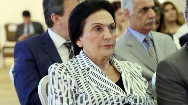 100-dən çox tələbənin təhsil haqqını mənimsəyən şöbə müdiri şantaj edir - Rektordan etiraf