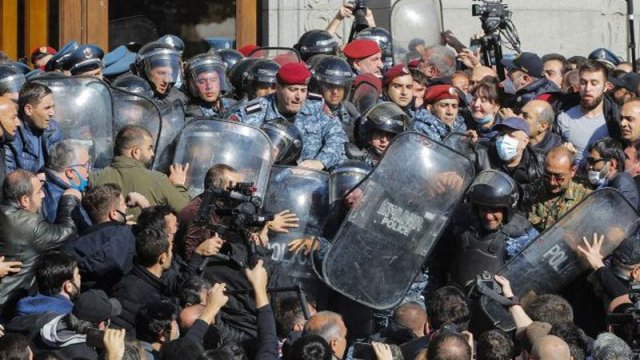 Ermənistanda dövlət çevrilişinə cəhdlə bağlı həbslər BAŞLADI