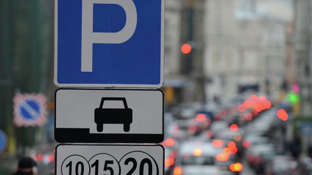 Bakıda parkinq savaşı: Deputat 22 dəqiqə yer axtardı