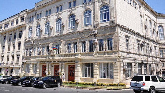 Konstitusiya Məhkəməsinin məşhur hakimi təqaüdə göndərildi - FOTO