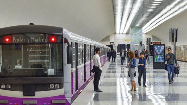 Bakı metrosunda stansiya rəislərinin yeri dəyişdirildi
