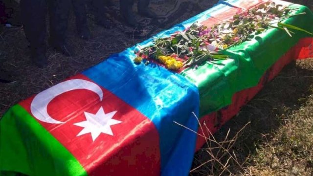 4 uşağı olan şəhidin xanımı döyüldü, qonşuya sığındı – İmtiyaz münaqişəsi