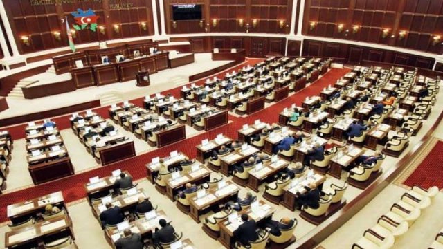 Deputatlar nə qədər maaş alır? - RƏSMİ