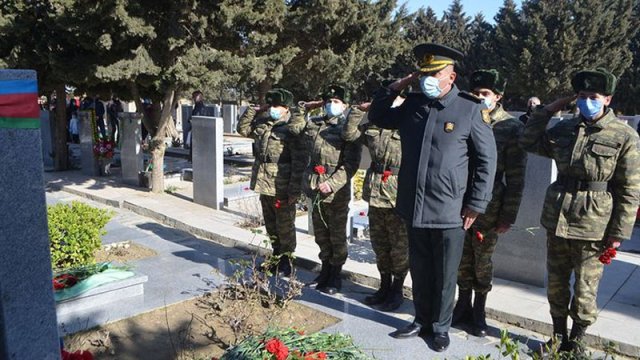 Milli Qəhrəman Mübariz İbrahimovun xarirəsi yad edildi - FOTOLAR