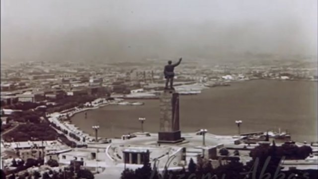 Kirovun heykəlini götürən Oktay dayı və onun məşhur yapon kranı - FOTO/VİDEO