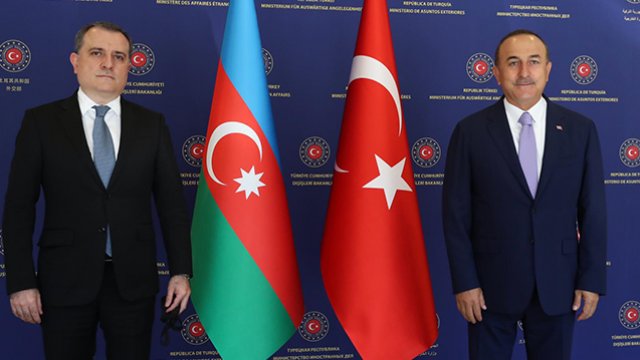 Ceyhun Bayramov Mövlud Çavuşoğlunu təbrik etdi 