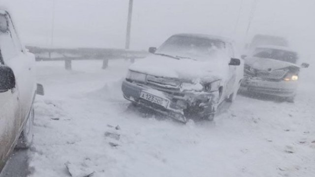 32 maşın toqquşdu: Qarlı hava şəraitinə görə - FOTO/VİDEO