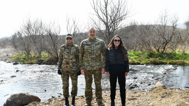 Prezidentlə ailəsinin azad olunmuş torpaqlara səfərindən FOTOLAR