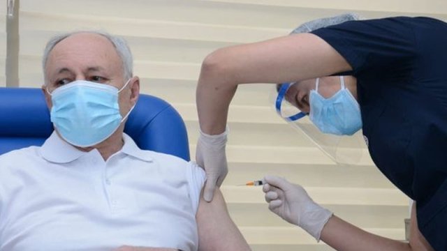 Oqtay Şirəliyevə peyvəndin ikinci dozası vuruldu