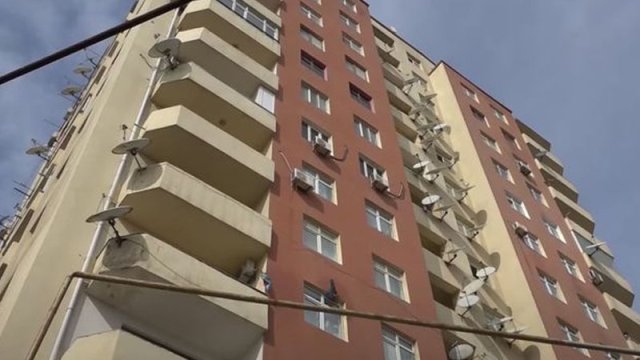 Abşeronda bir mənzil iki nəfərə satıldı - VİDEO