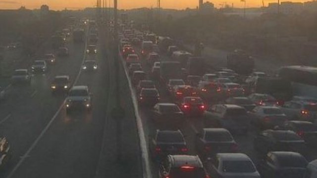 Bakıda yol qəzası tıxac yaratdı