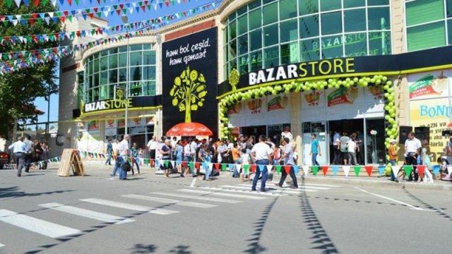 Nazirlik məşhur marketdə pozuntular aşkarladı