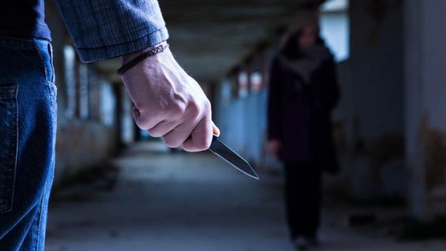 Bakıda 31 yaşlı qadın naməlum şəxs tərəfindən bıçaqlandı