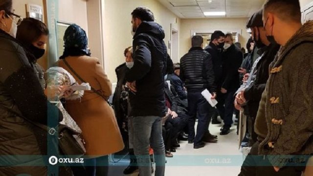 Mərkəzi Klinikada karantin qaydaları pozulur - FOTO