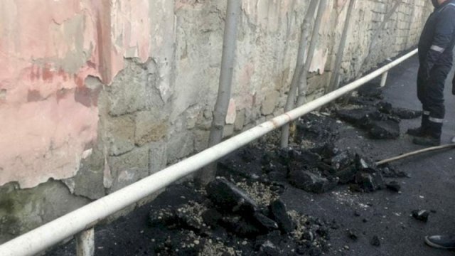 Bakıda yol idarəsi ağacların dibini asfaltladı - FOTOLAR